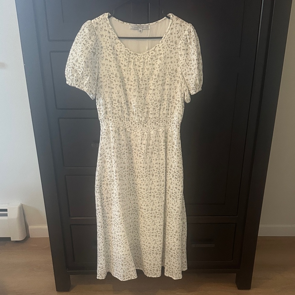 Chic White Floral Midi Dress